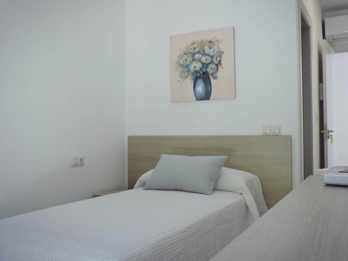 Hostal Delia อะโลรา ภายนอก รูปภาพ